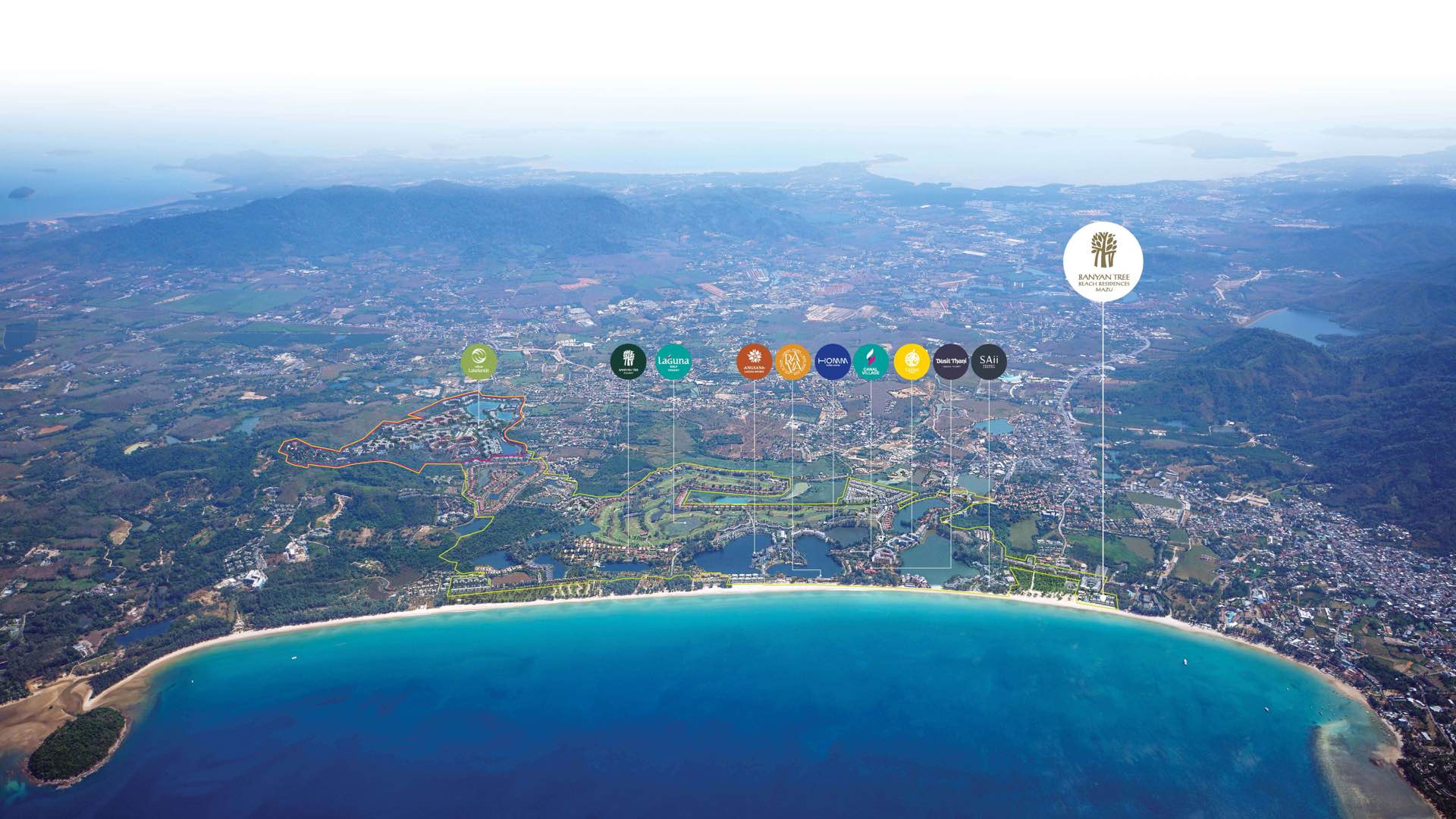 建商 2025 年 10 月的 Laguna Phuket 航拍地圖,標示 Banyan Tree Beach Residences Mazu 位於園區 Bang Tao 海灘線南端,周圍是酒店、高爾夫球場與潟湖