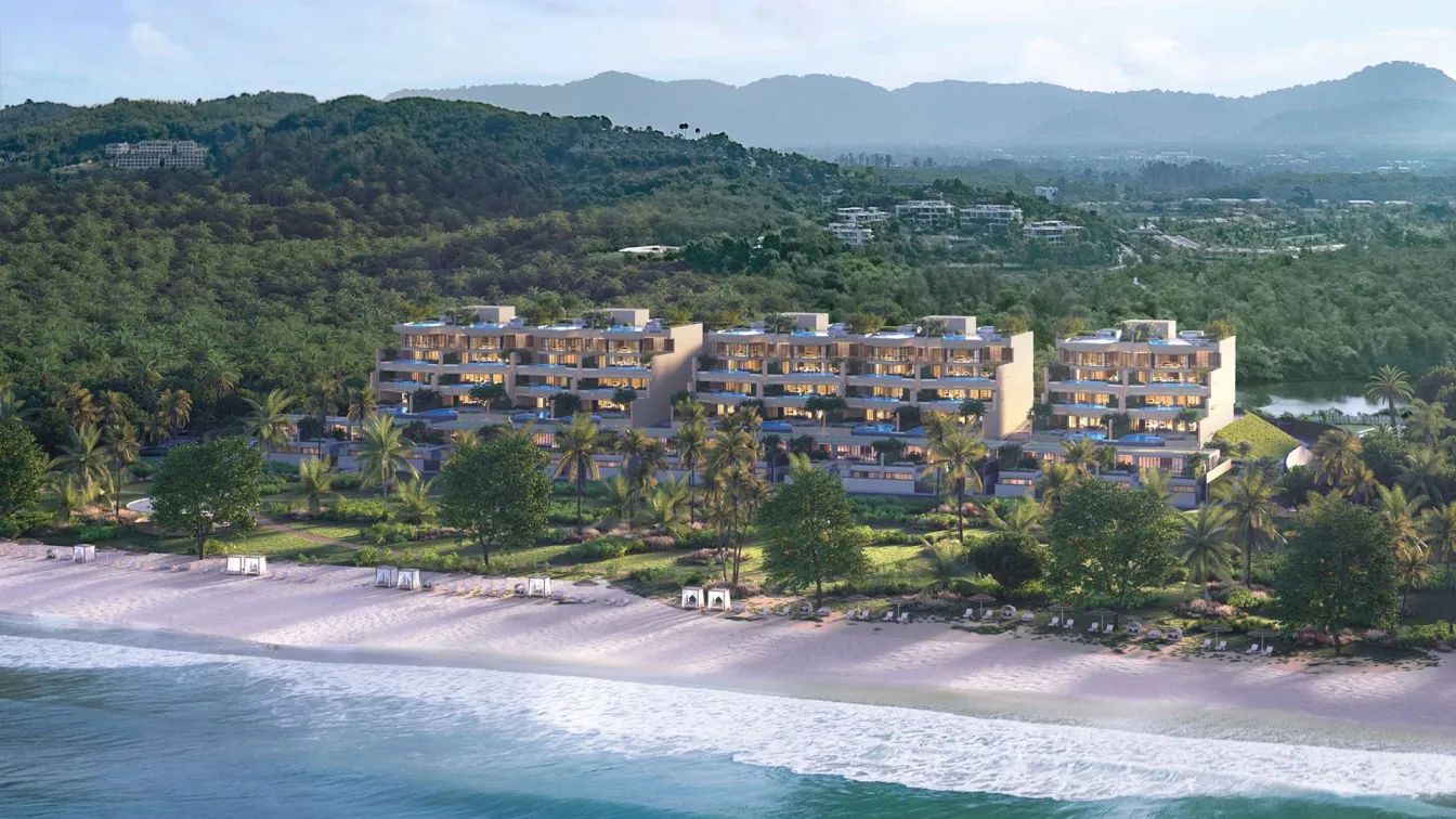 由海灘望向 Banyan Tree Beach Residences Sirena 的電腦效果圖:層層退台的大樓,背後是 Bang Tao 的山丘