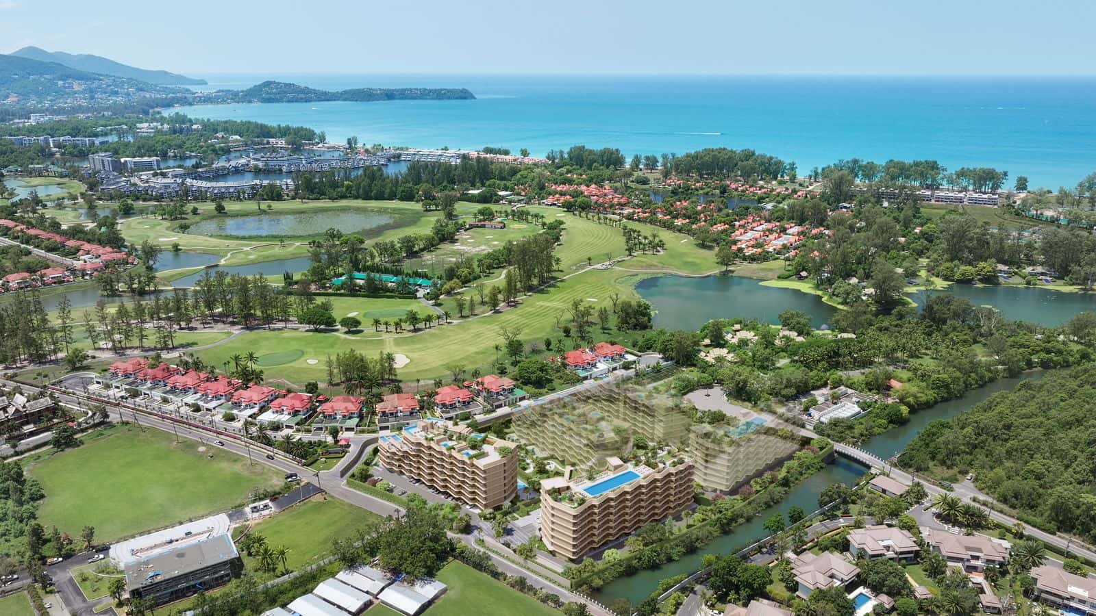 ภาพจำลองของ Bellaguna Golf Residences จากมุมสูงเหนือ Laguna Phuket: อาคารสองหลัง สนามกอล์ฟและลากูน และอ่าว Bang Tao ที่ขอบฟ้า