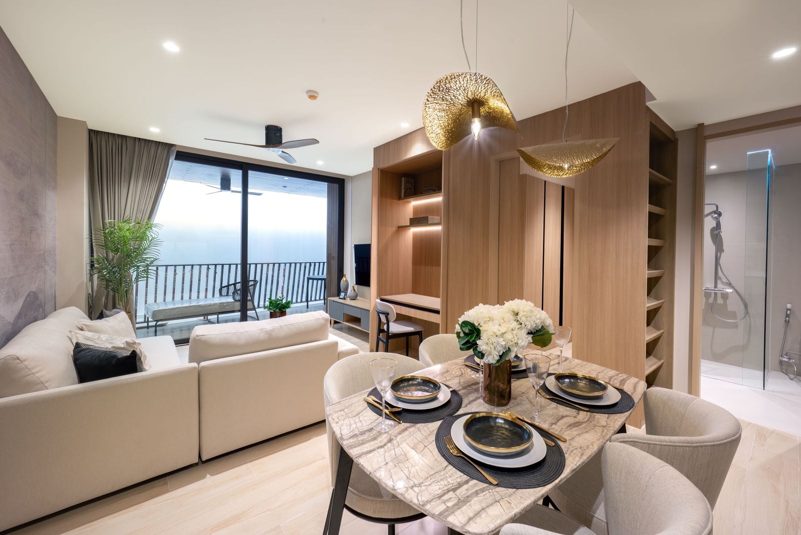 ภาพถ่ายห้องนั่งเล่นและรับประทานอาหารของห้องตัวอย่าง Laguna Lakelands Waterside Residences