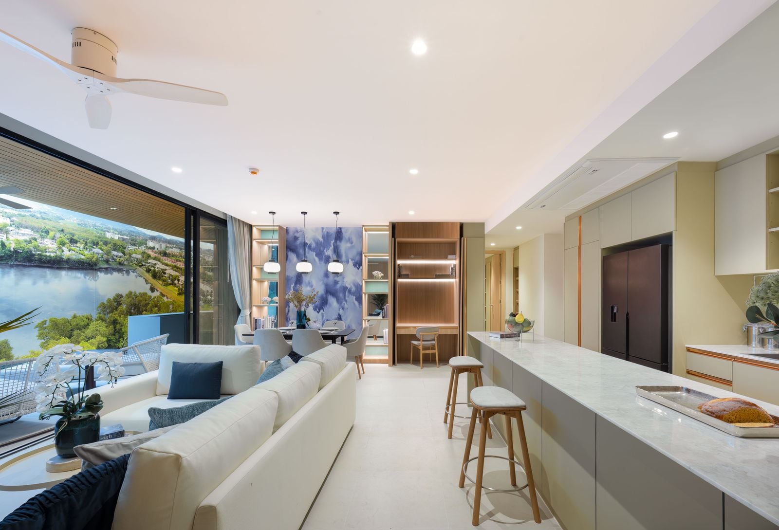ภาพถ่ายห้องนั่งเล่นและครัวของห้องตัวอย่าง Laguna Lakelands Waterside Residences