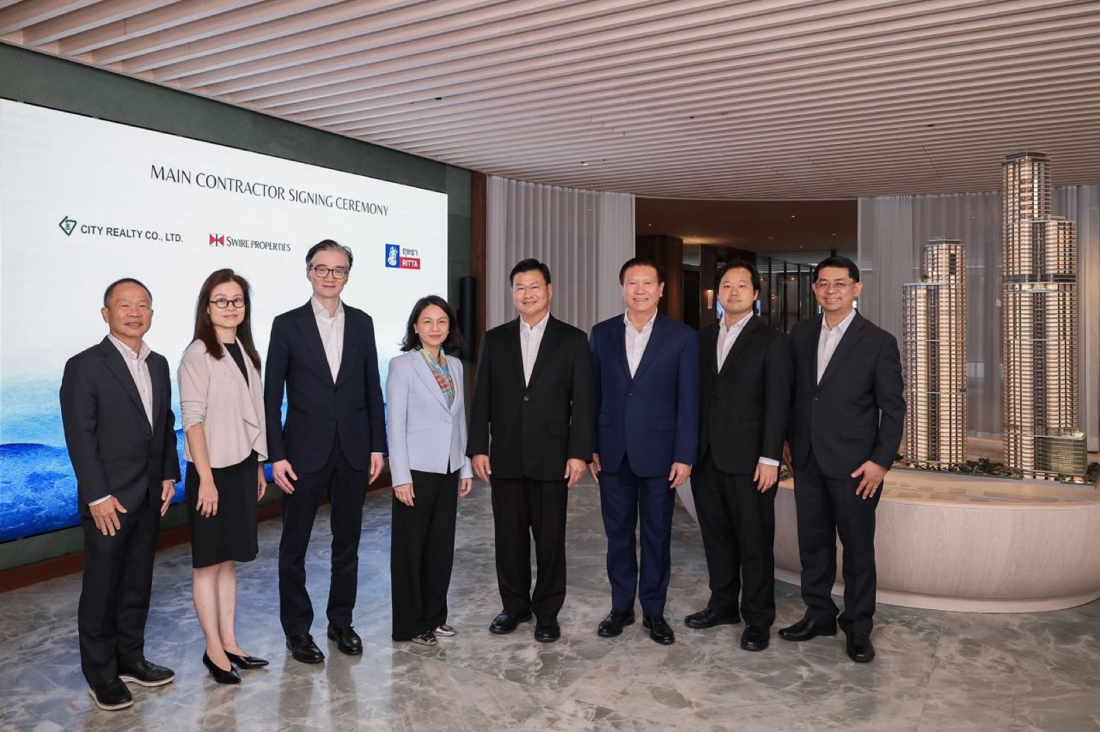 City Realty、Swire Properties 與 Ritta 的管理層出席 Upper House Residences Bangkok 總承建商簽約儀式(照片:City Dynamic)