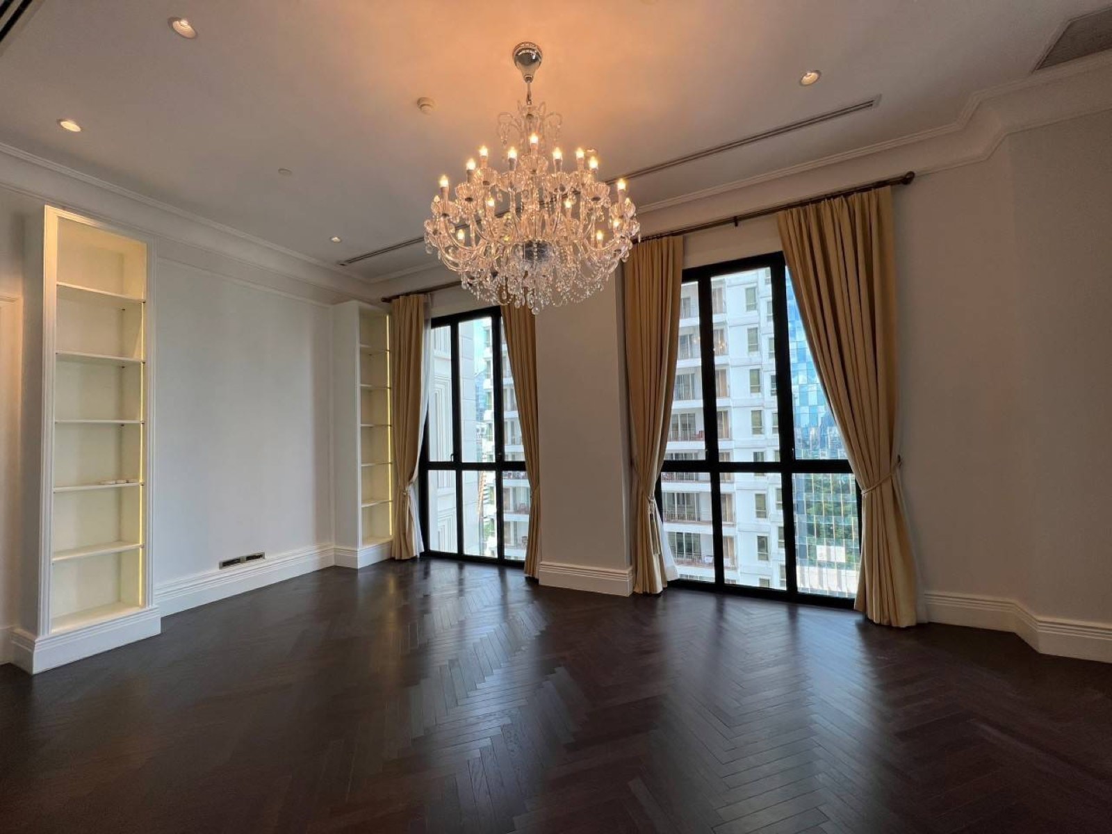 Living room chandelier — a residence at 98 Wireless, Wireless Road, Bangkok