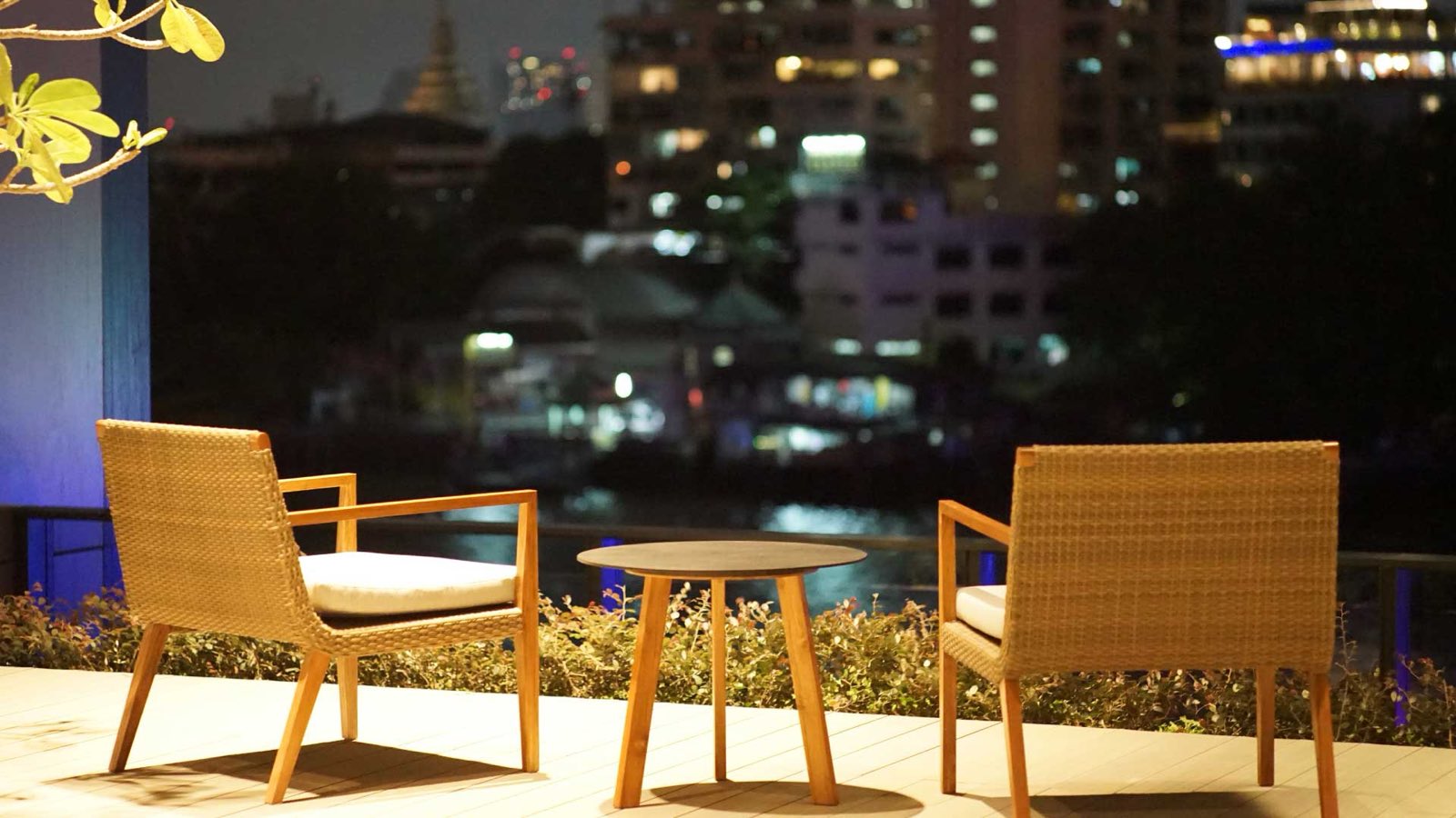 Banyan Tree Residences Riverside Bangkok: outdoor terrace seating overlooking the river at night