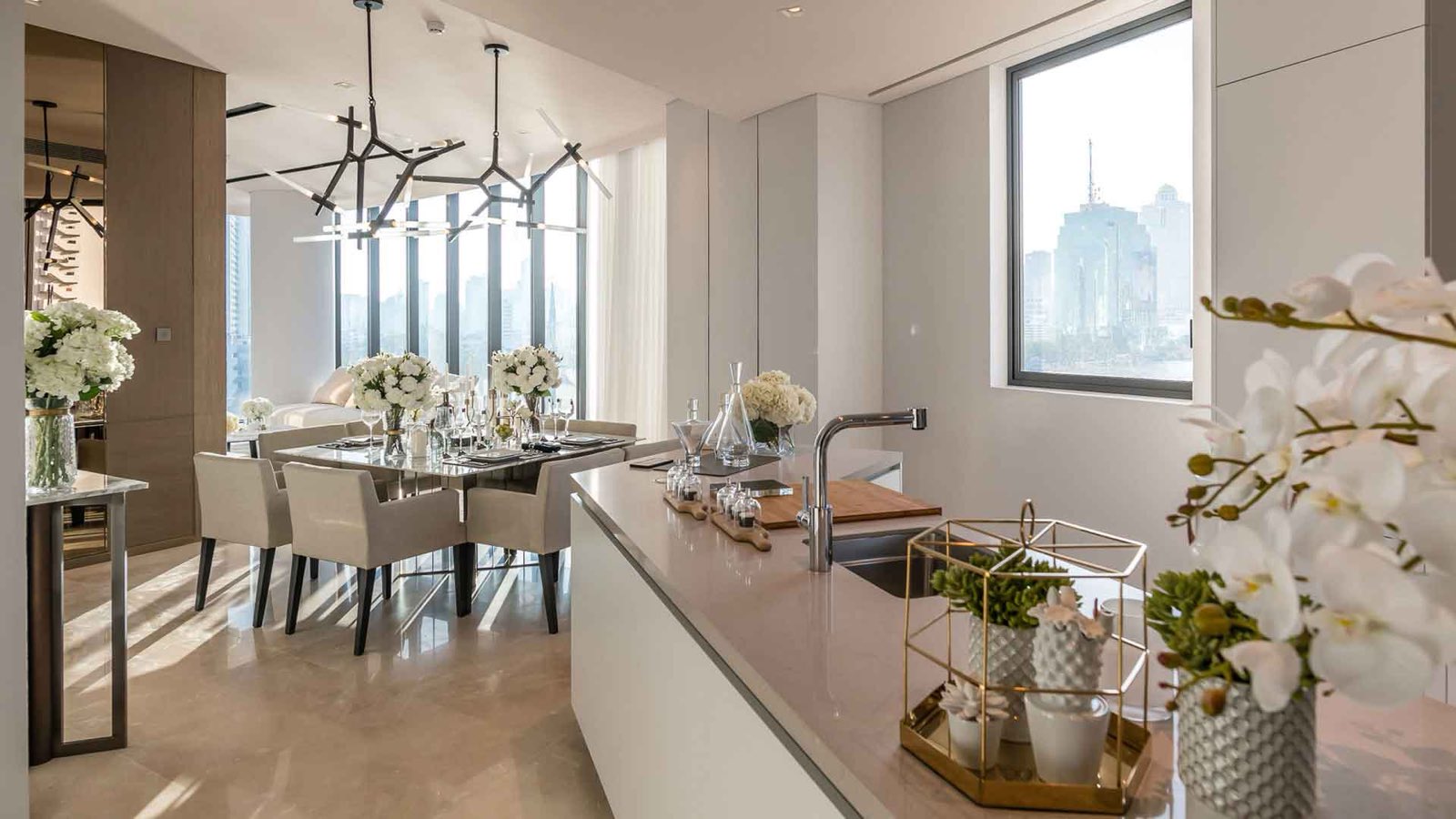 Banyan Tree Residences Riverside Bangkok: residence kitchen and dining area with river-facing windows