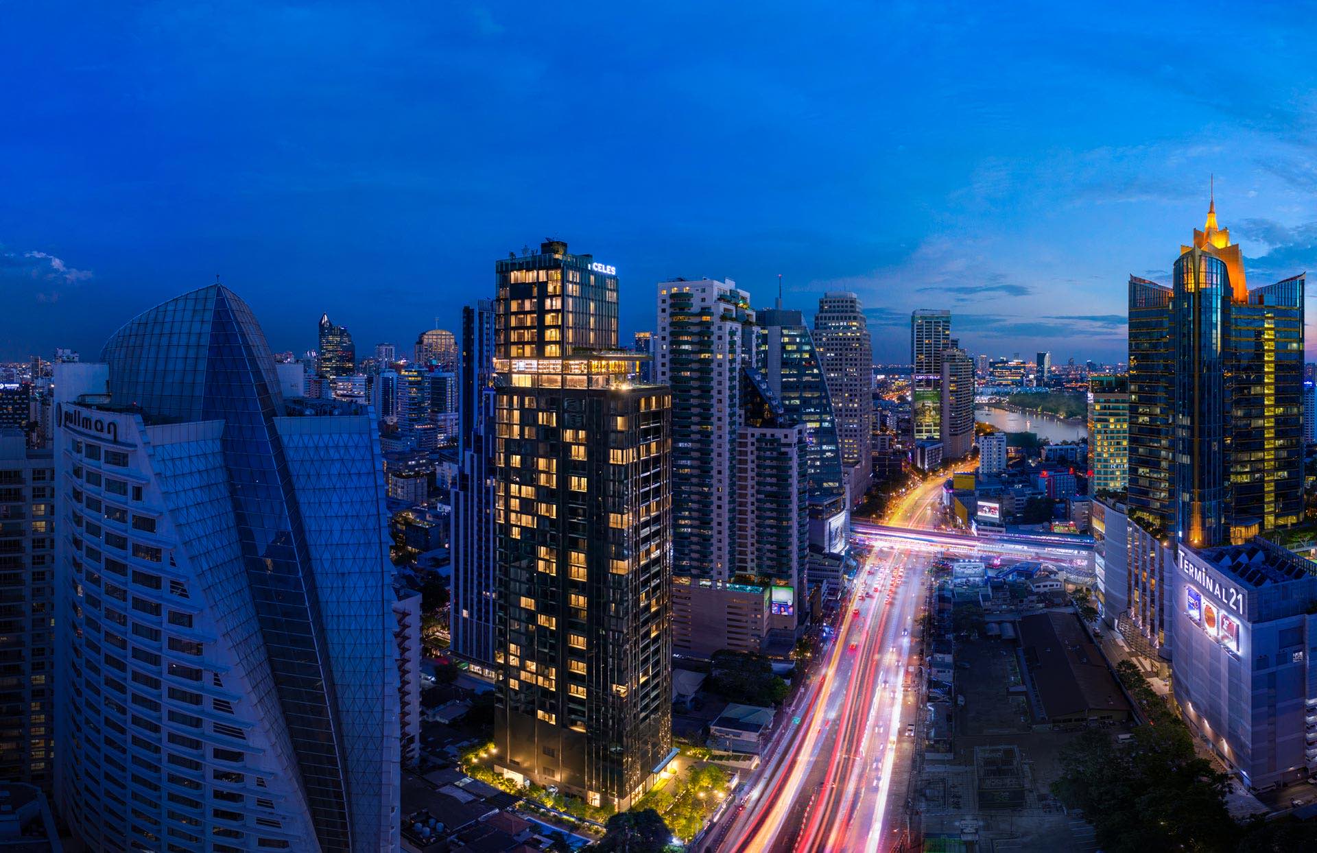 Celes Asoke:黄昏时分的大楼,高踞 Asoke 天际线之上