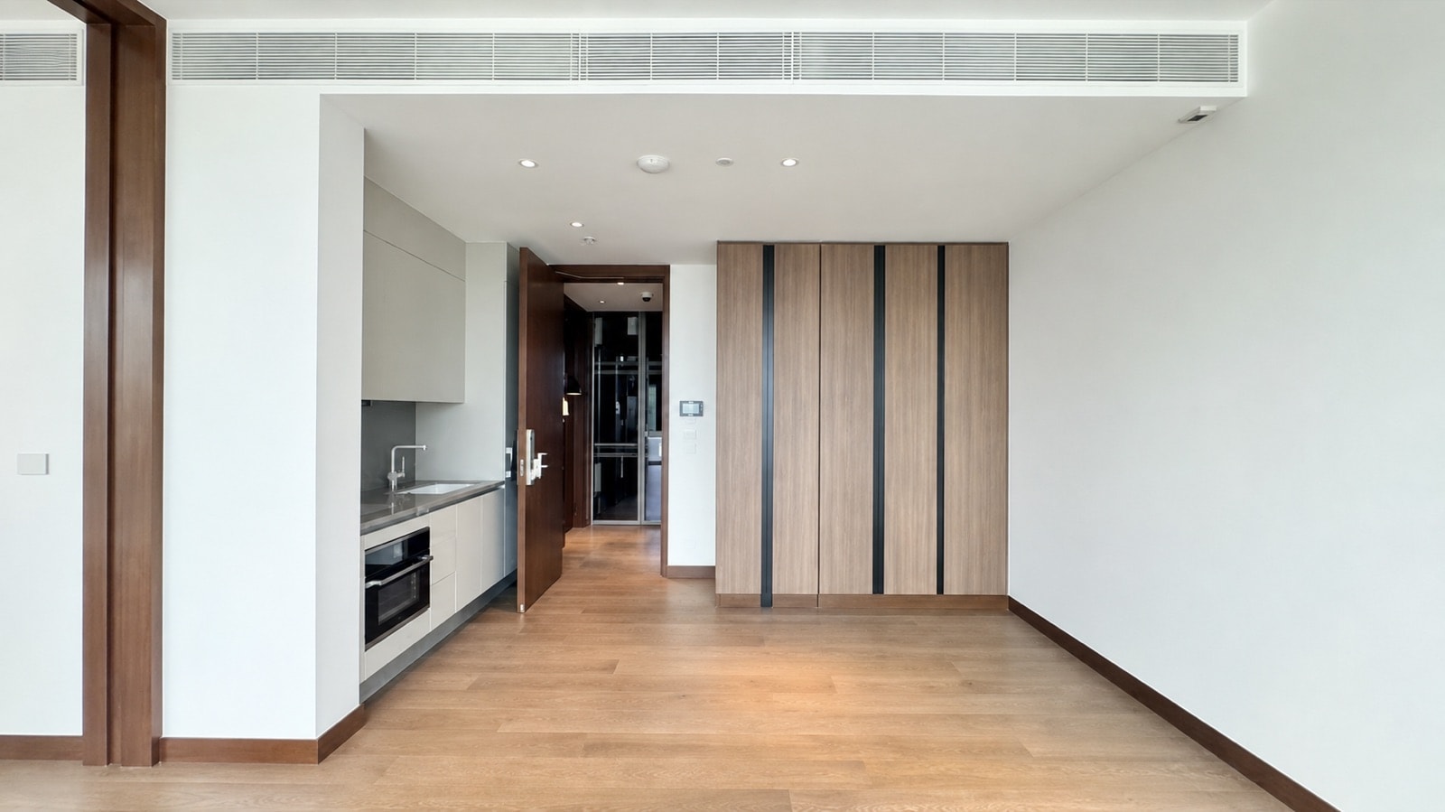 Interior of a resale residence at Dusit Central Park, 946 Rama IV Road, Bangkok, a one-bedroom home with a city view