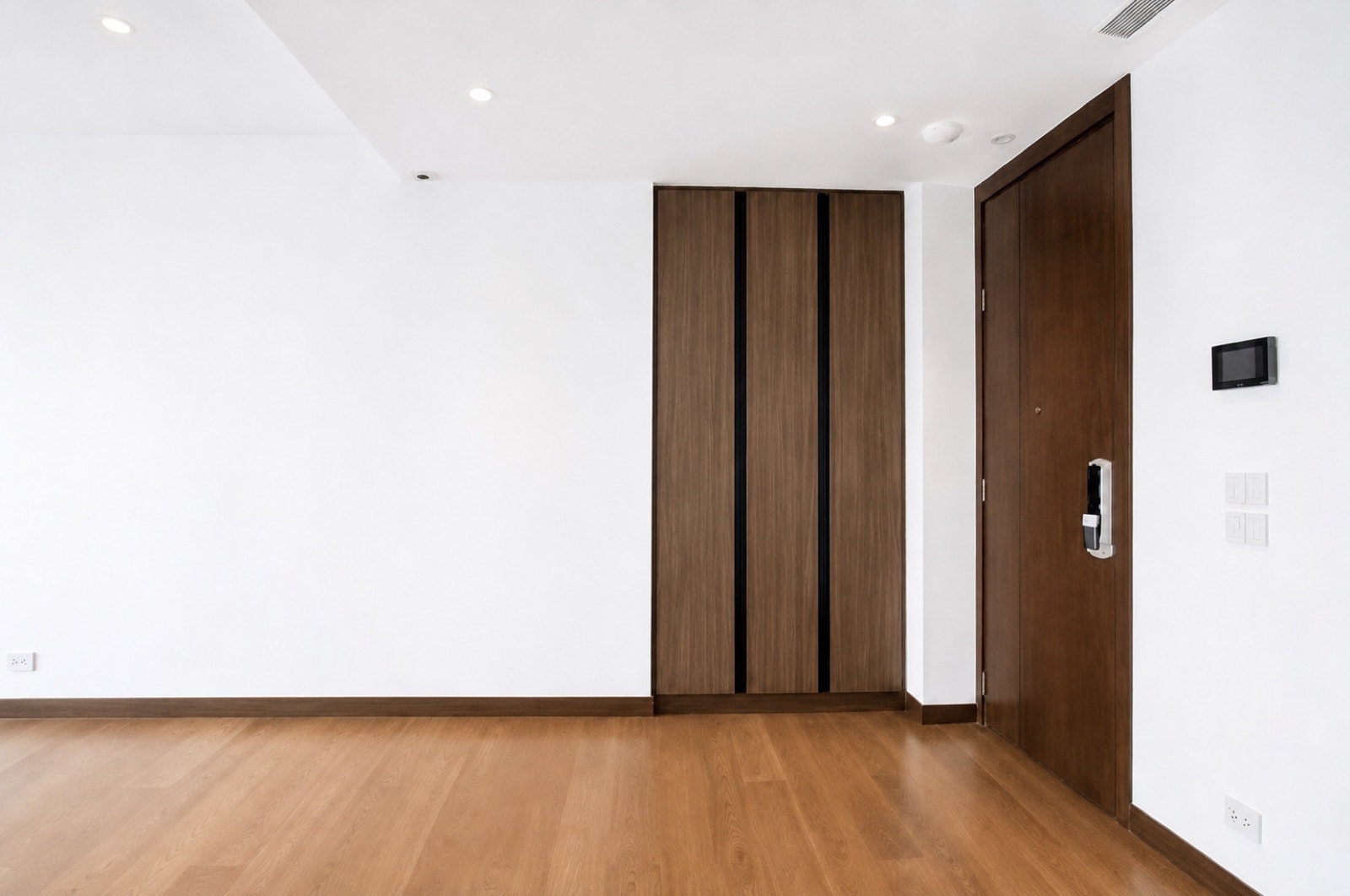 Interior of a resale residence at Dusit Central Park, 946 Rama IV Road, Bangkok, a one-bedroom home with a park view over Lumphini Park
