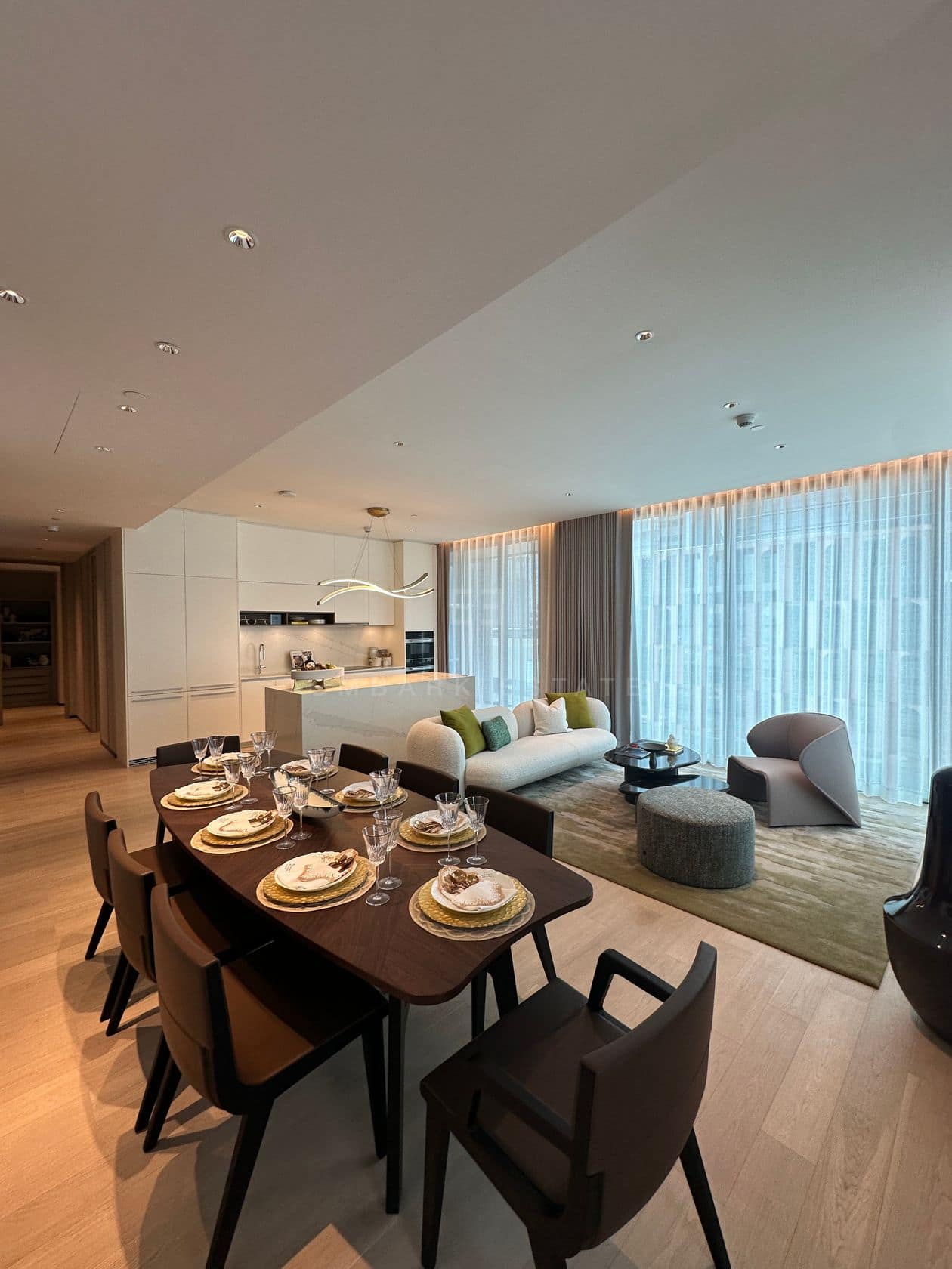 The dining area and kitchen of a three-bedroom residence at EI8HTEEN SEVEN, One Bangkok