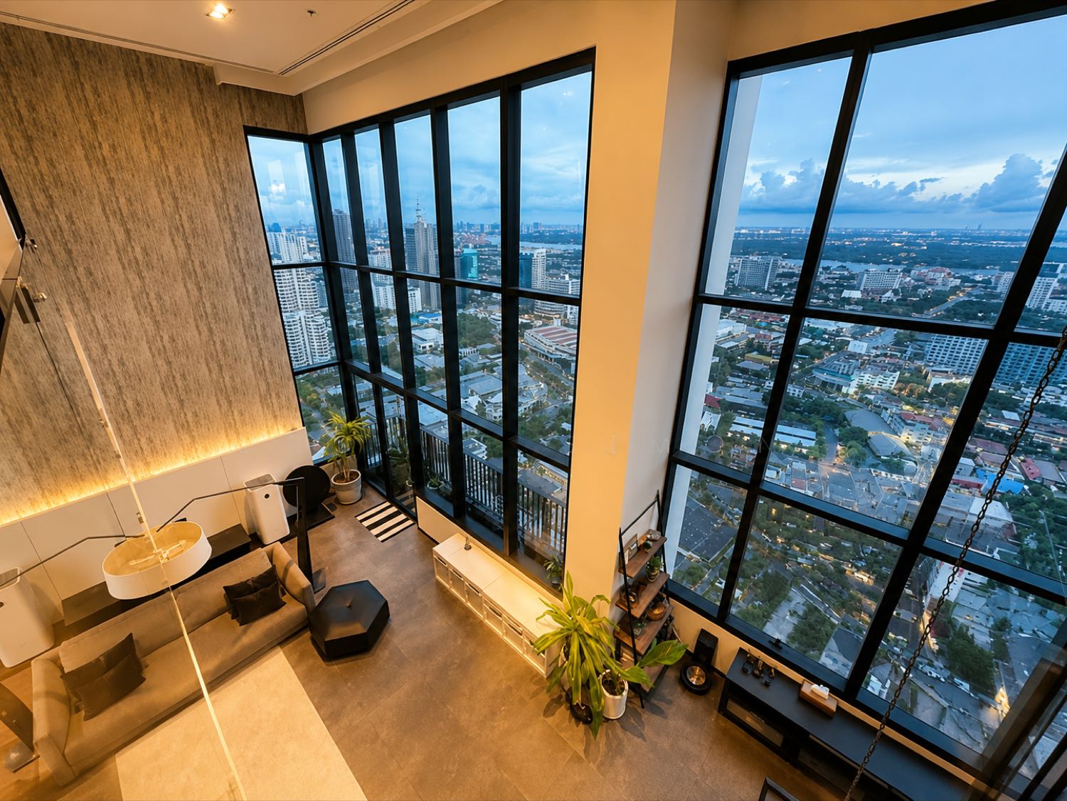 The Emporio Place 复式 Penthouse,设办公室(照片2)