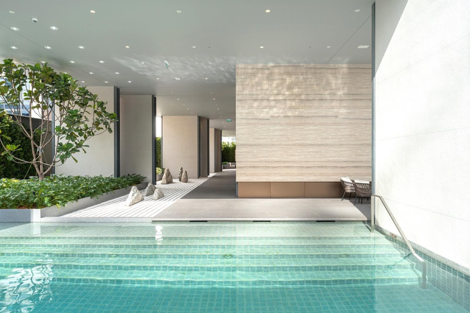 The Estelle Phrom Phong: indoor swimming pool with zen garden