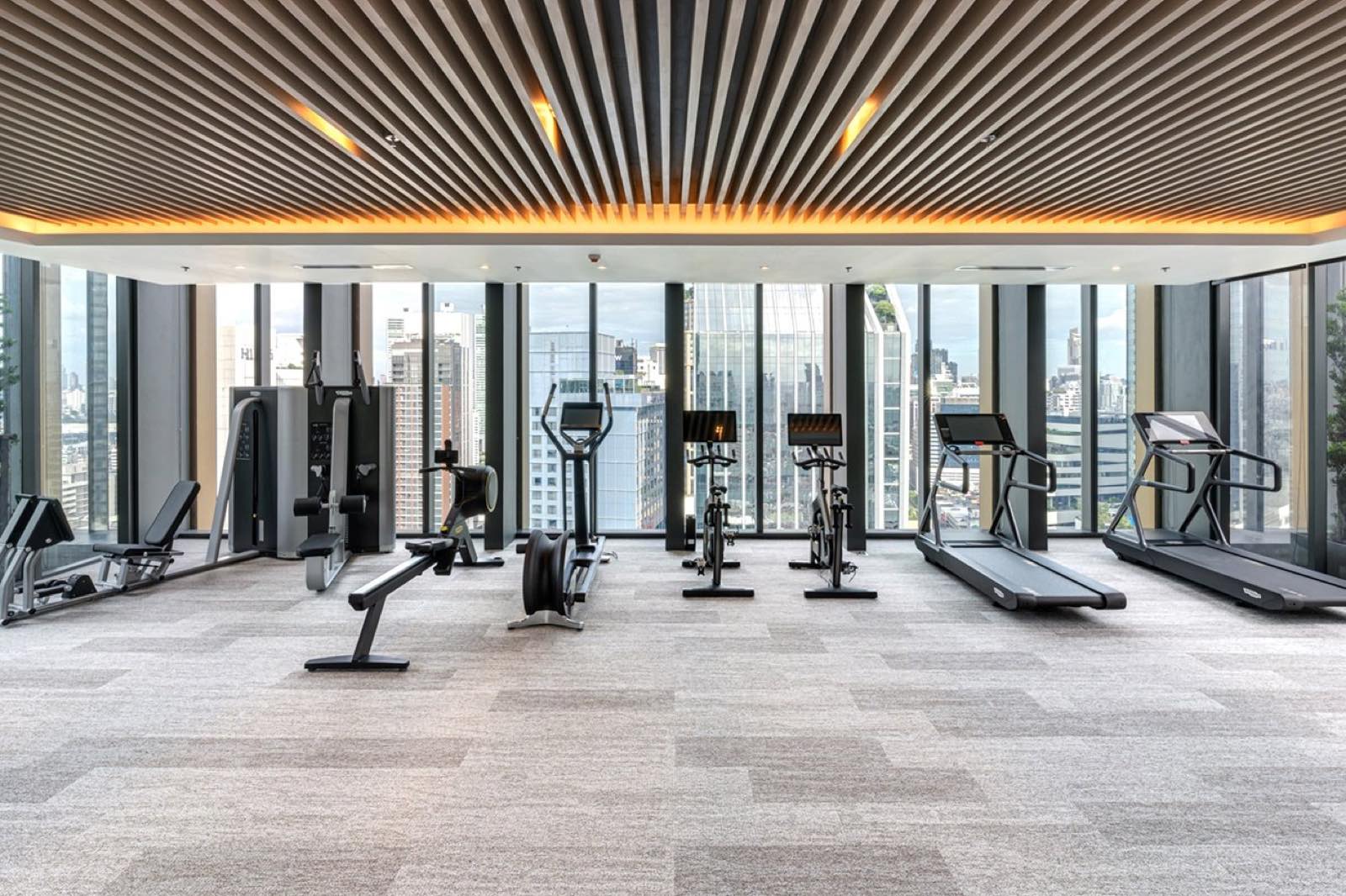 The Estelle Phrom Phong: sky fitness gym with panoramic city view