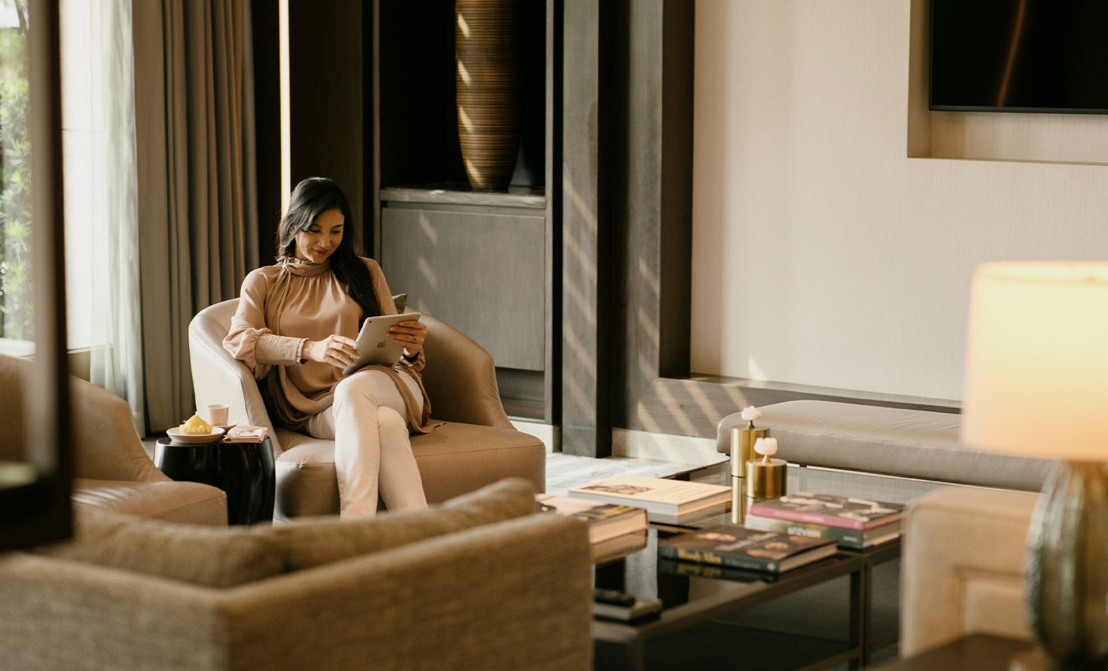 Four Seasons Private Residences Bangkok: river lounge interior seating area