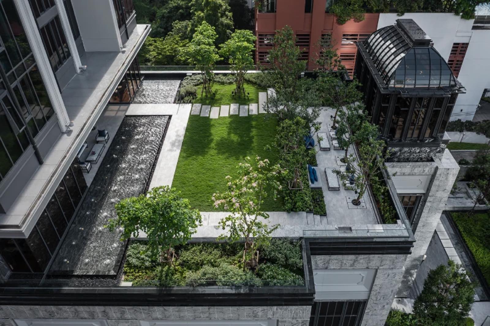 Hyde Heritage Thonglor: landscaped rooftop sky garden terrace