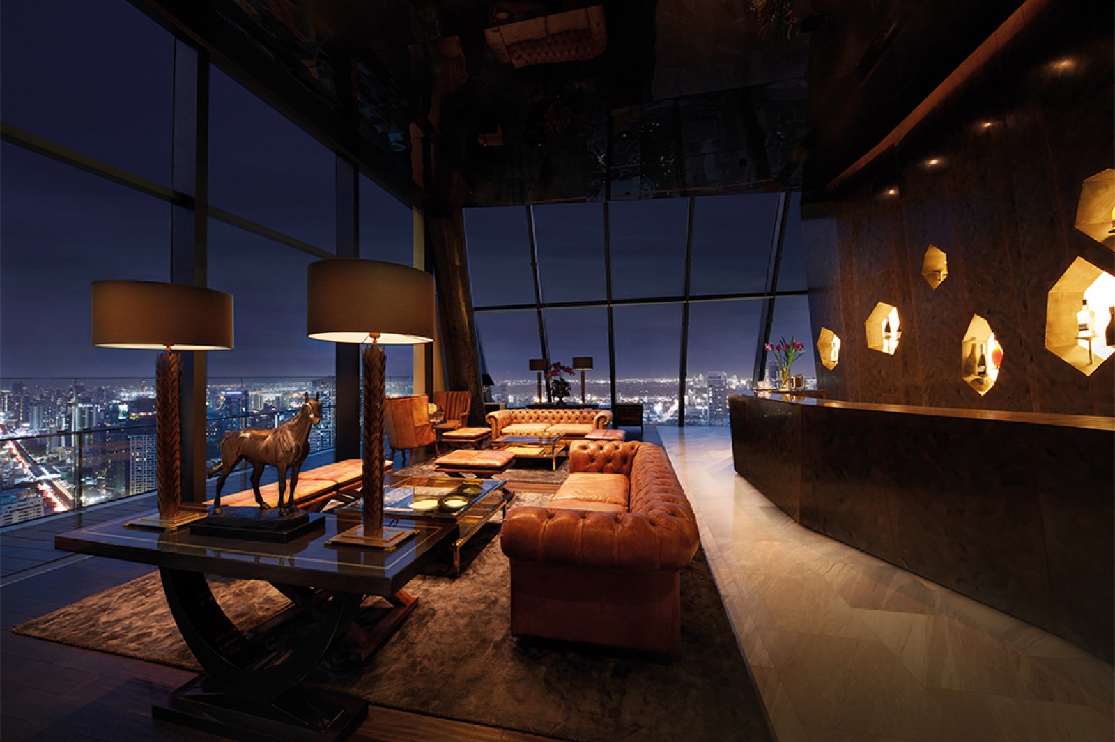 MARQUE Sukhumvit: dark sky lounge at night overlooking the city