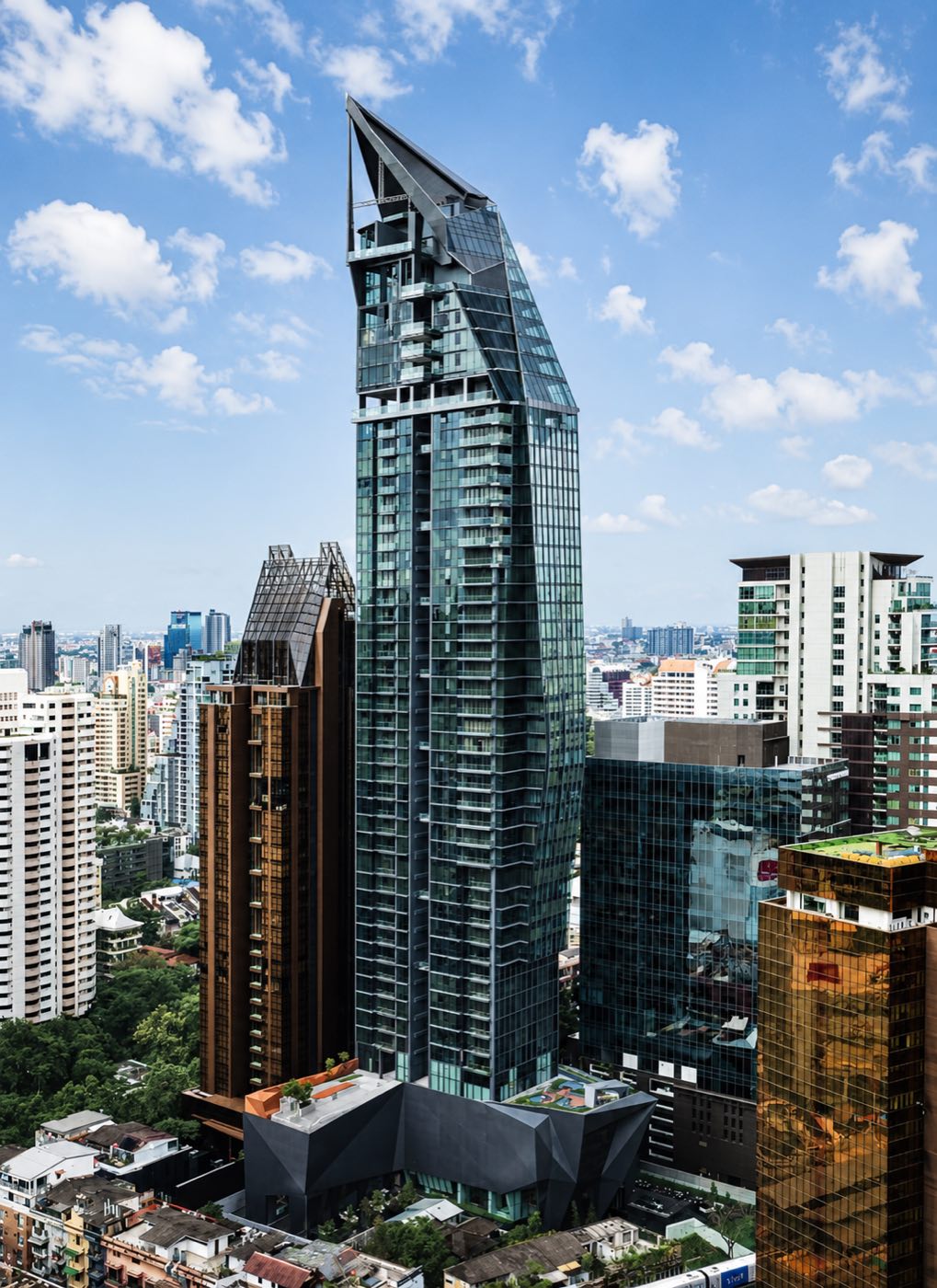 MARQUE Sukhumvit: the tower with its angular faceted crown rising above the Sukhumvit skyline in central Bangkok, by Major Development