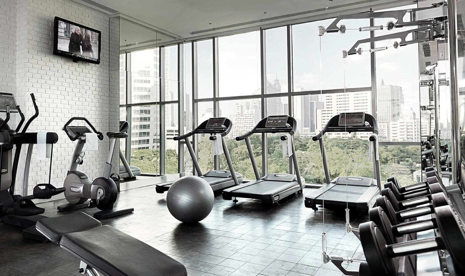 Oriental Residence Bangkok: fitness centre with treadmills and park view