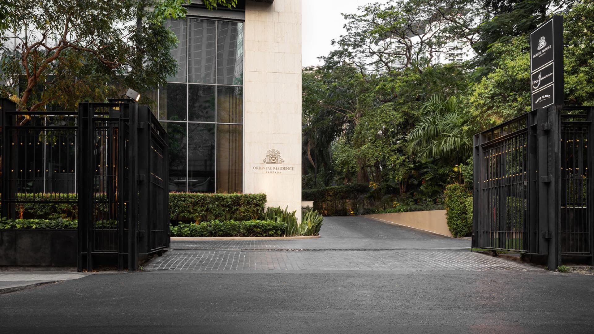 Oriental Residence Bangkok: gated arrival entrance and driveway