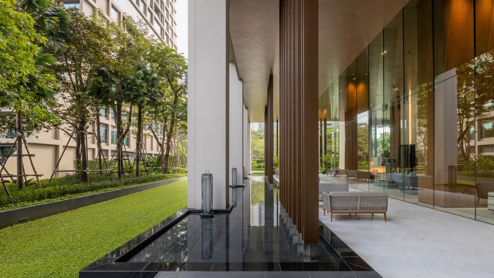 Residents’ lounge with floor-to-ceiling park views at The Residences at Sindhorn Kempinski, Bangkok