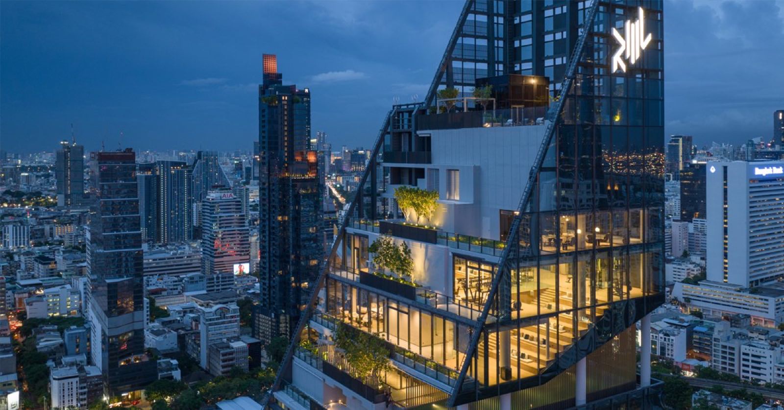 Tait Sathorn 12: sky pool with MahaNakhon and city view