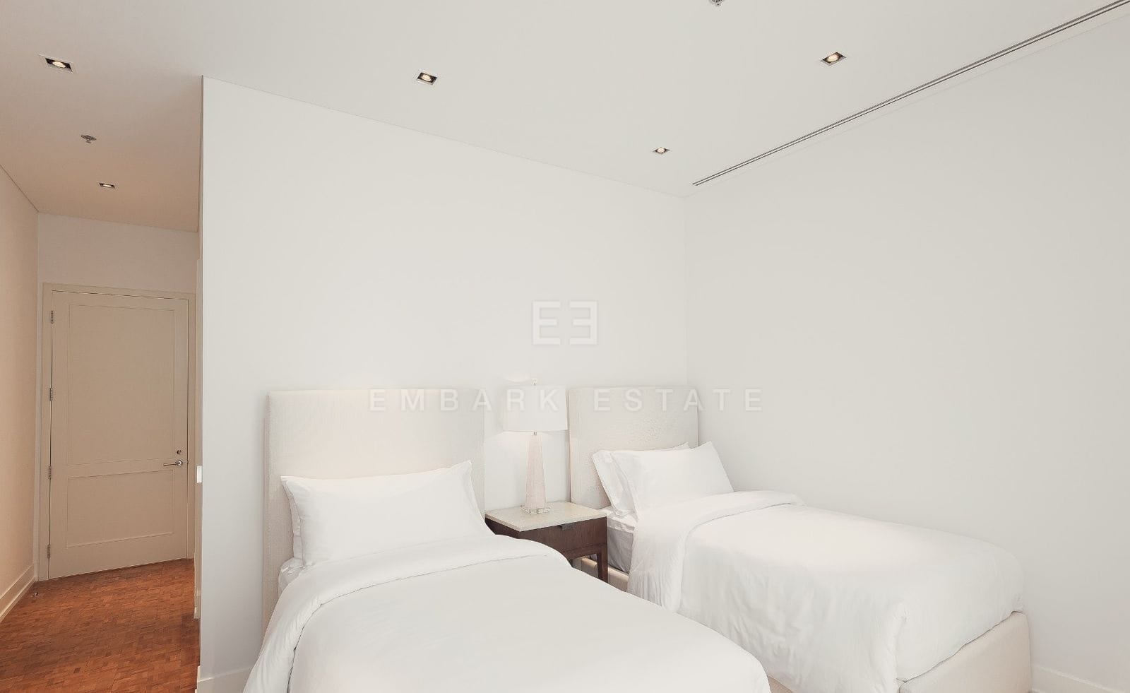 The twin bedroom of the residence, two single beds with white linen